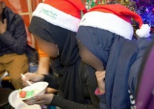Karyawati & atribut natal