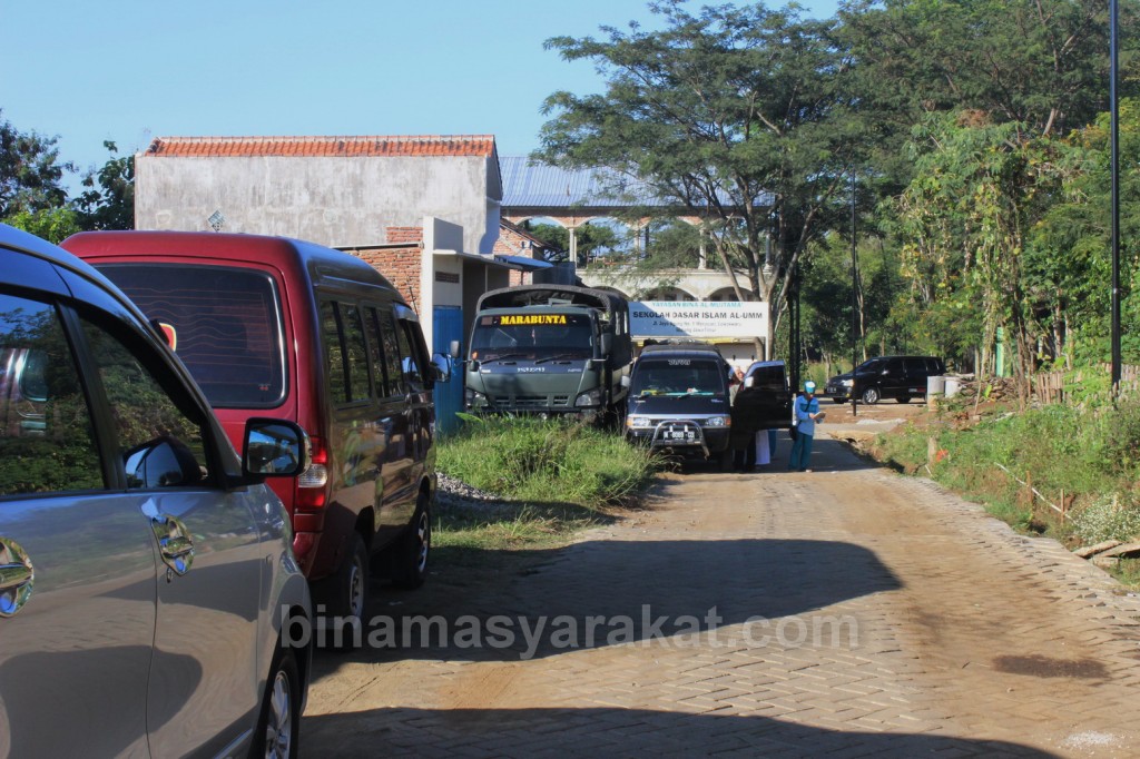 Parkiran di Depan alUmm